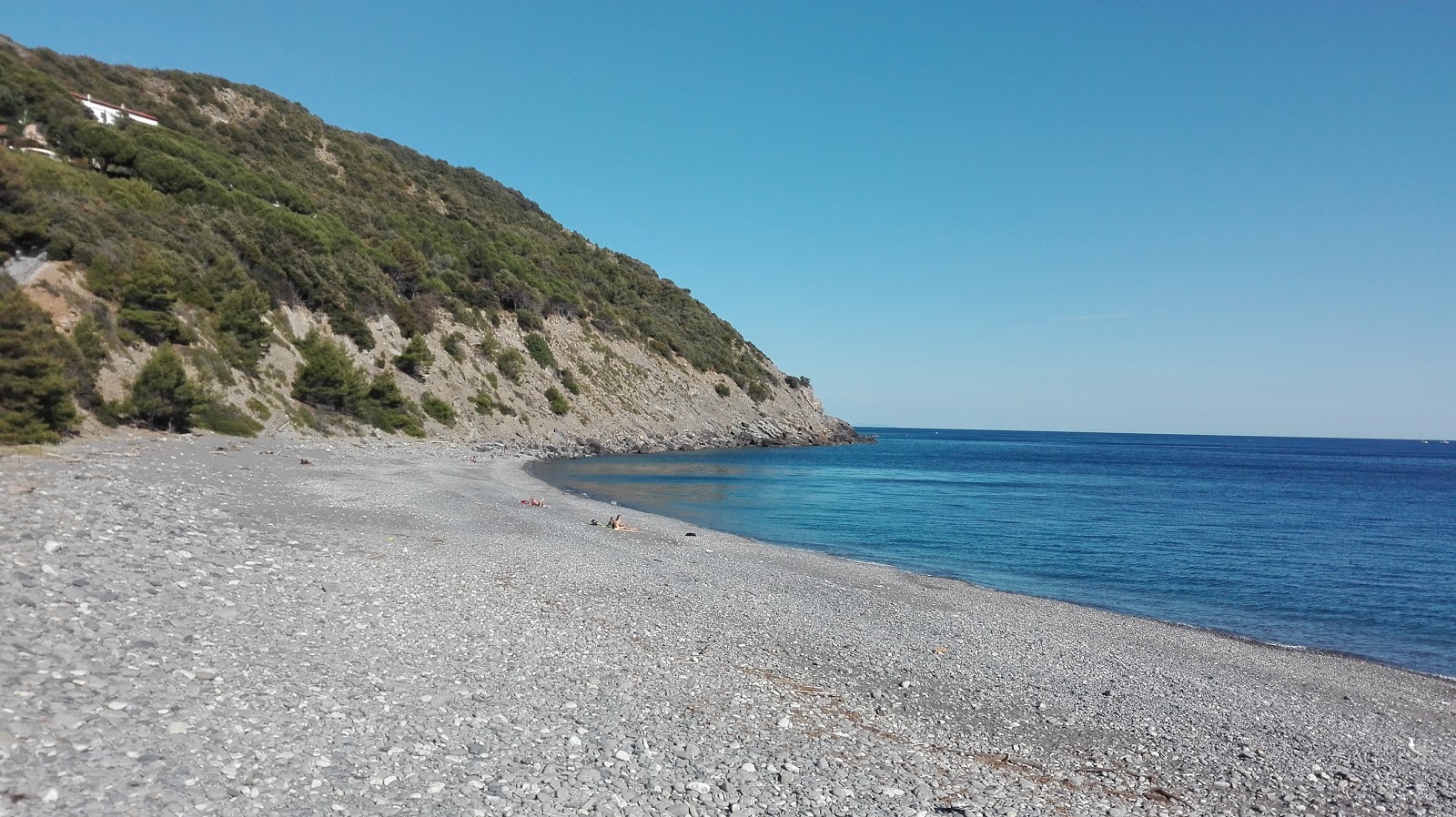 Foto de Palombaia Beach con agua cristalina superficie