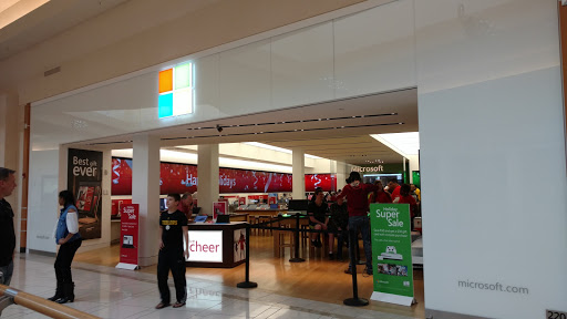 Microsoft Store - International Plaza, 2223 N Westshore Blvd, Tampa, FL 33607, USA, 