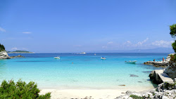 Foto de Vrika beach com muito limpo nível de limpeza