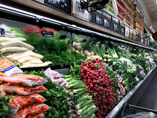 Grocery Store «Fresh Thyme Farmers Market- W. Des Moines», reviews and photos, 2900 University Ave, West Des Moines, IA 50266, USA