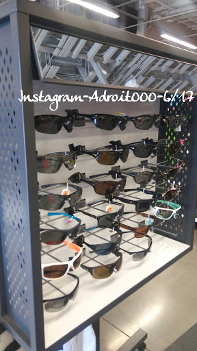 Sportswear Store «Nike East Los Angeles», reviews and photos, 4585 Whittier Blvd, East Los Angeles, CA 90022, USA