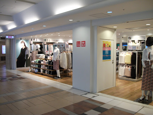 Stores to buy women's printed shirts Tokyo