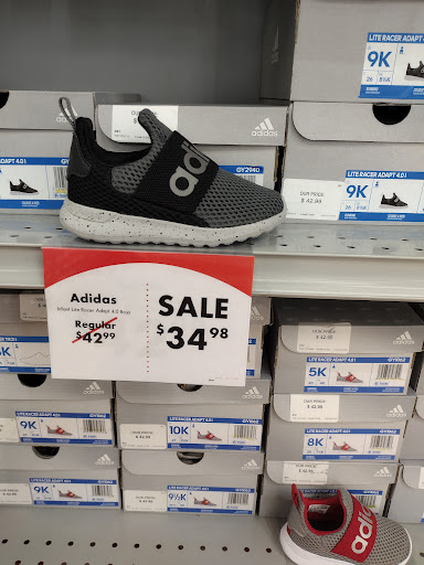 Shoe Store «Shoe Carnival», reviews and photos, 1206 Bridford Pkwy, Greensboro, NC 27407, USA