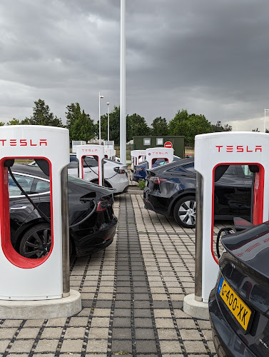 Borne de recharge de véhicules électriques Tesla Supercharger Noyelles-Godault