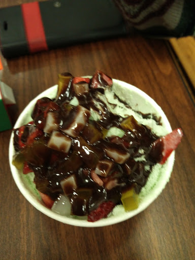 Ice Cream Shop «Snow Meets Coffee», reviews and photos, 1 E Main St #108, Champaign, IL 61820, USA