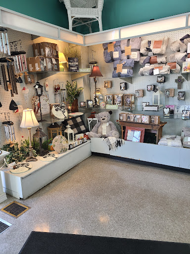 Gift Shop «Hurst Discount Drug And Soda Fountain», reviews and photos, 102 N 3rd St, Bardstown, KY 40004, USA