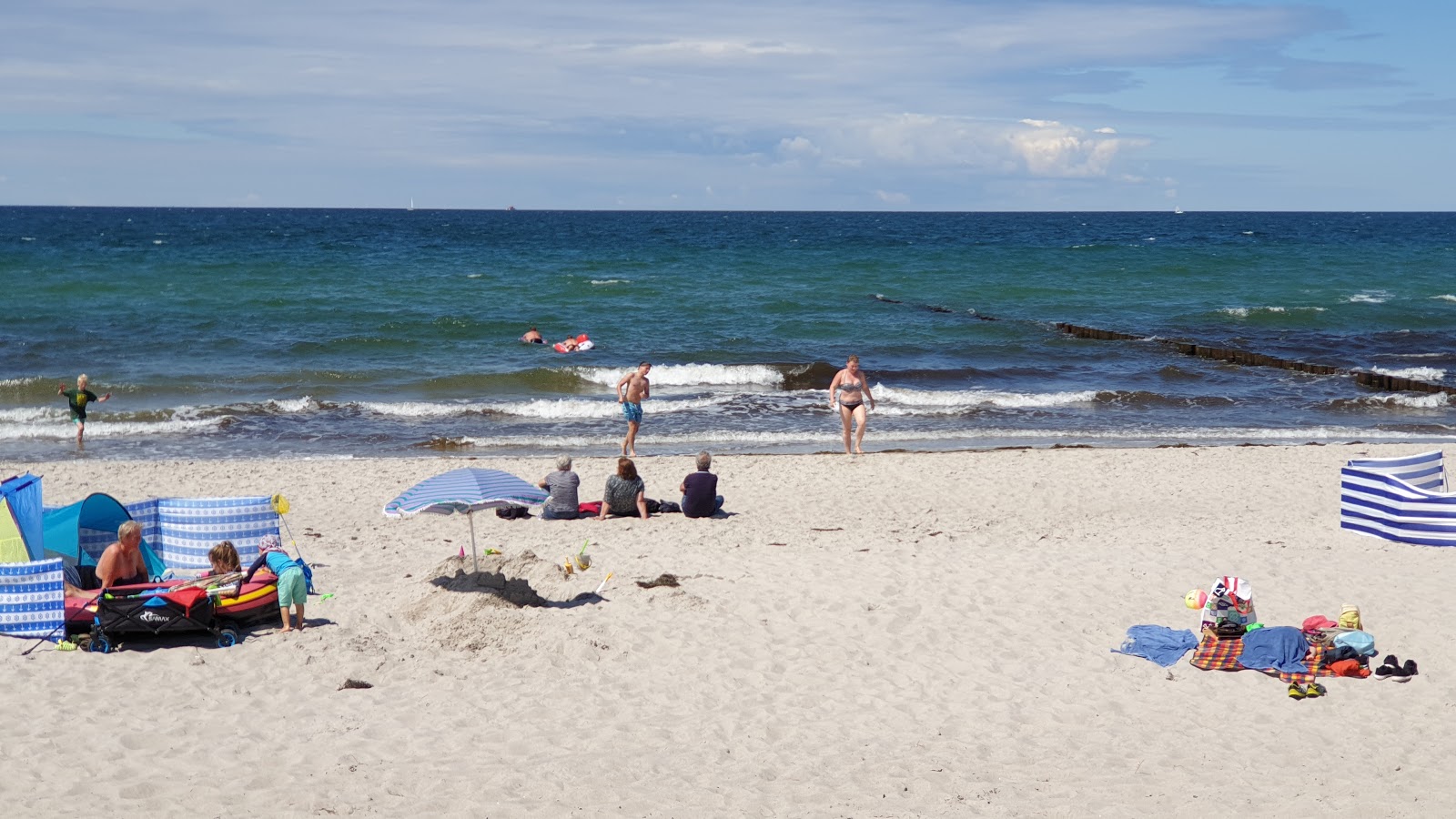 Foto de Markgrafenheide strand com alto nível de limpeza