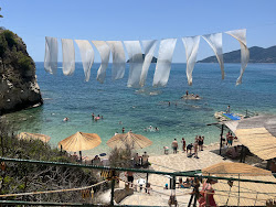 Cameo Island Beach'in fotoğrafı dağlarla çevrili