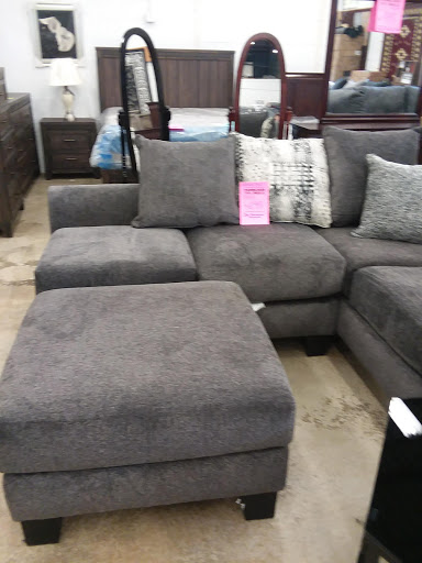 Discount Store «PHILLIPS DISCOUNT FURNITURE», reviews and photos, 2112 Berkmar Dr, Charlottesville, VA 22901, USA