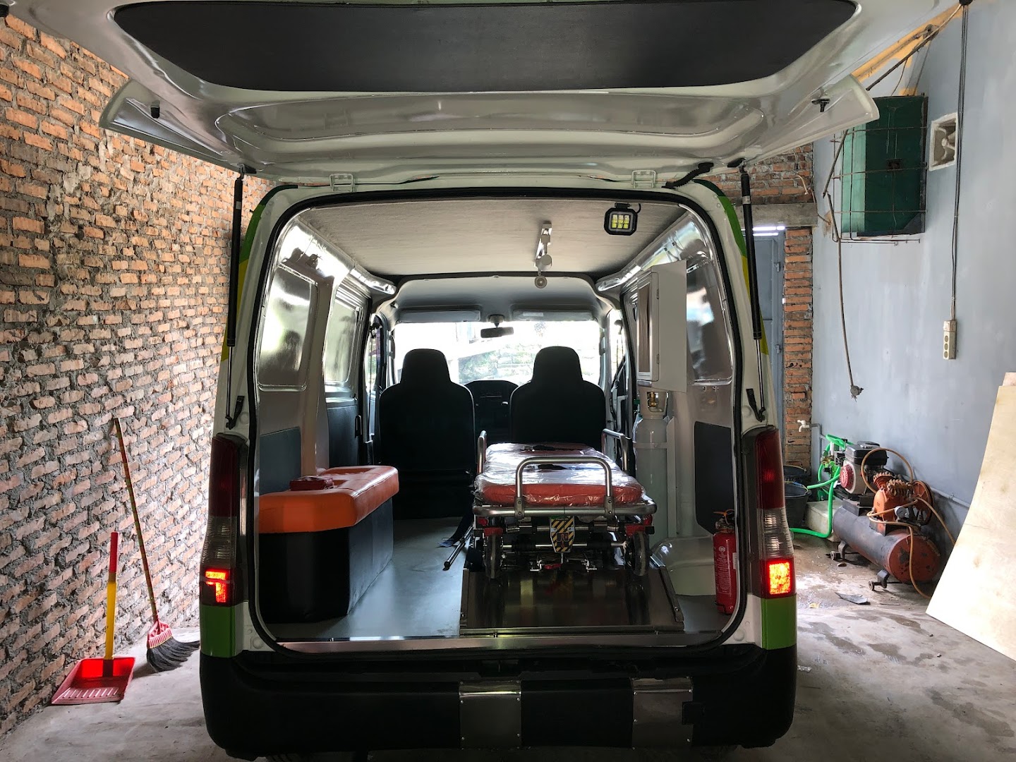 Spesialis Modifikasi Ambulance Medan Photo