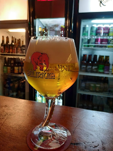 Opiniones de Dirty Deeds Bar en Providencia - Pub