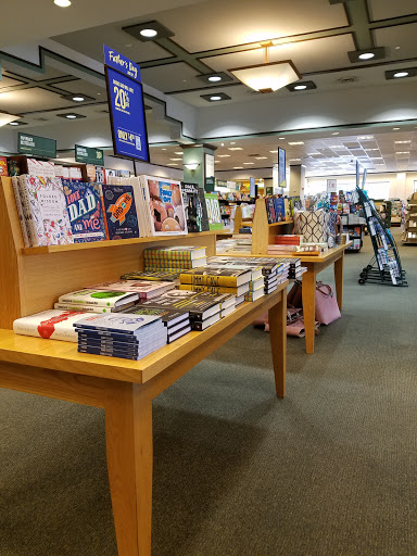 Book Store «Barnes & Noble», reviews and photos, 102 Park Ave #1, Willow Grove, PA 19090, USA