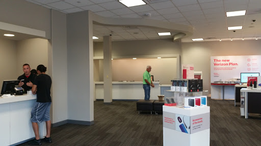 Cell Phone Store «Verizon», reviews and photos, 7450 Kingery Hwy, Willowbrook, IL 60527, USA