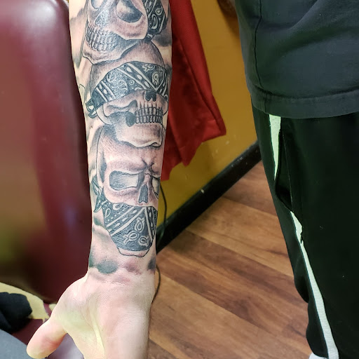 Tattoo Shop «Hollyweird Tattoos», reviews and photos, 569 GA-138, Jonesboro, GA 30236, USA