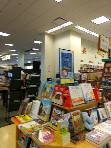 Book Store «Barnes & Noble Booksellers Clackamas Town Ctr Mall», reviews and photos, 12000 SE 82nd Ave, Portland, OR 97086, USA