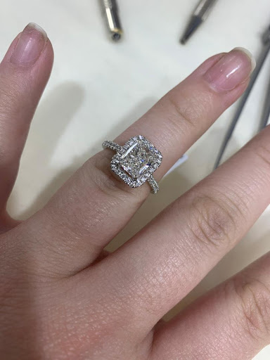 Jewelry Store «R & R Jewelers», reviews and photos, 26 W 47th St, New York, NY 10036, USA