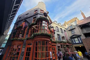 The Wizarding World of Harry Potter - Diagon Alley image