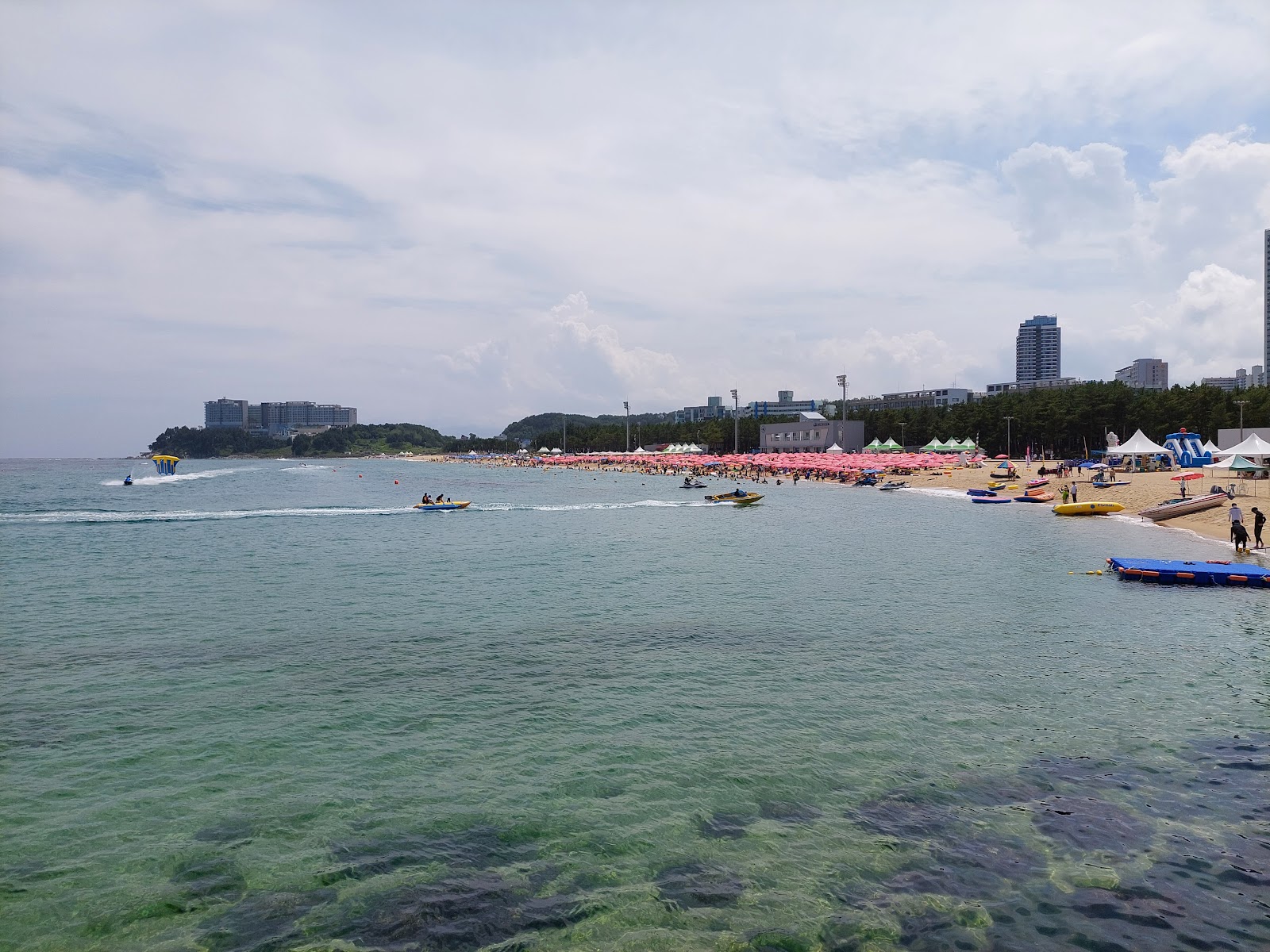 Foto av Sokcho Beach med lång rak strand