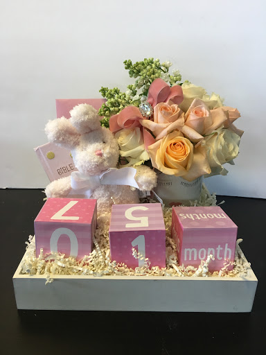 Florist «Fleur De Lis Florists», reviews and photos, 6588 Quinton Ln, Tujunga, CA 91042, USA