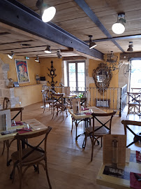 Atmosphère du Restaurant français Au Moulin du Château à La Rochefoucauld-en-Angoumois - n°13