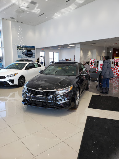 Car Dealer «Summit Place Kia», reviews and photos, 2200 Elizabeth Lake Rd, Waterford Twp, MI 48328, USA