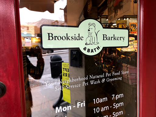 Pet Supply Store «Brookside Barkery & Bath», reviews and photos, 118 W 63rd St, Kansas City, MO 64113, USA