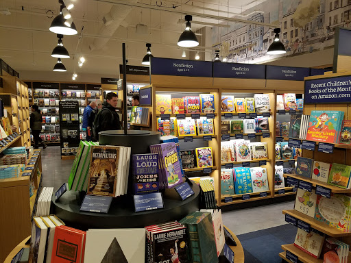 Book Store «Amazon Books», reviews and photos, 3441 N Southport Ave, Chicago, IL 60657, USA
