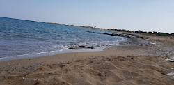 Photo de Kocareis beach avec plusieurs baies spacieuses