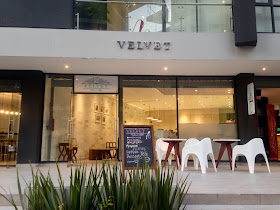 Velvet: Coffee Bar & Peluqueria