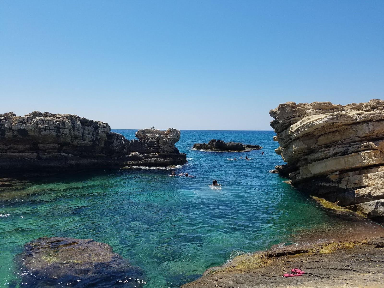 Fotografie cu Joining Beach cu o linie de coastă dreaptă