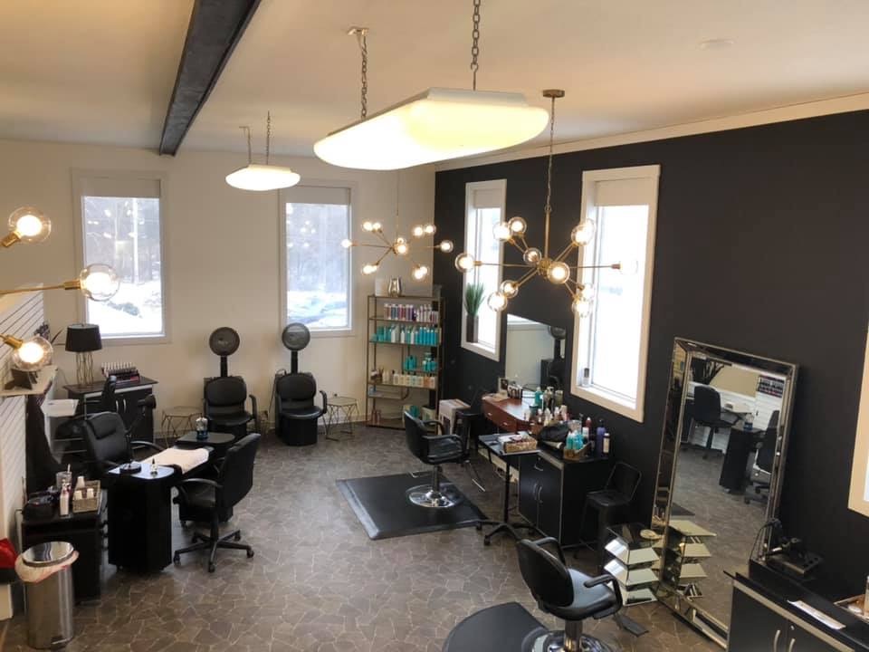 Upper Cuts Salon 46703