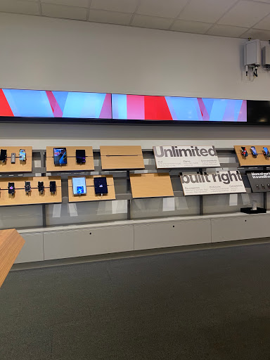 Cell Phone Store «Verizon», reviews and photos, 90-15 Queens Blvd, Elmhurst, NY 11373, USA