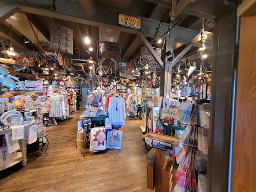 American Restaurant «Cracker Barrel Old Country Store», reviews and photos, 1162 Wayne Ave, Chambersburg, PA 17202, USA