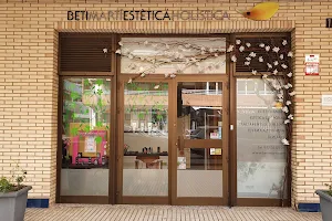 Beti Martí Estètica Holística image