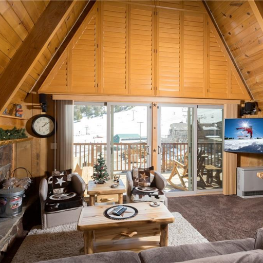 Rachael Smith COMPASS - Real Estate Agent- Big Bear Lake, CA image
