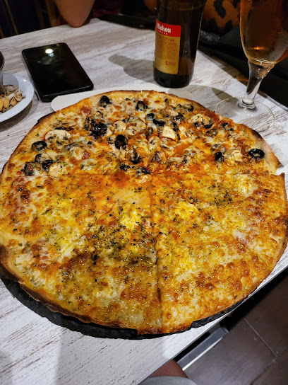 Pizza y Vino - C. de las Huertas, 2, 28229 Villanueva del Pardillo, Madrid, Spain