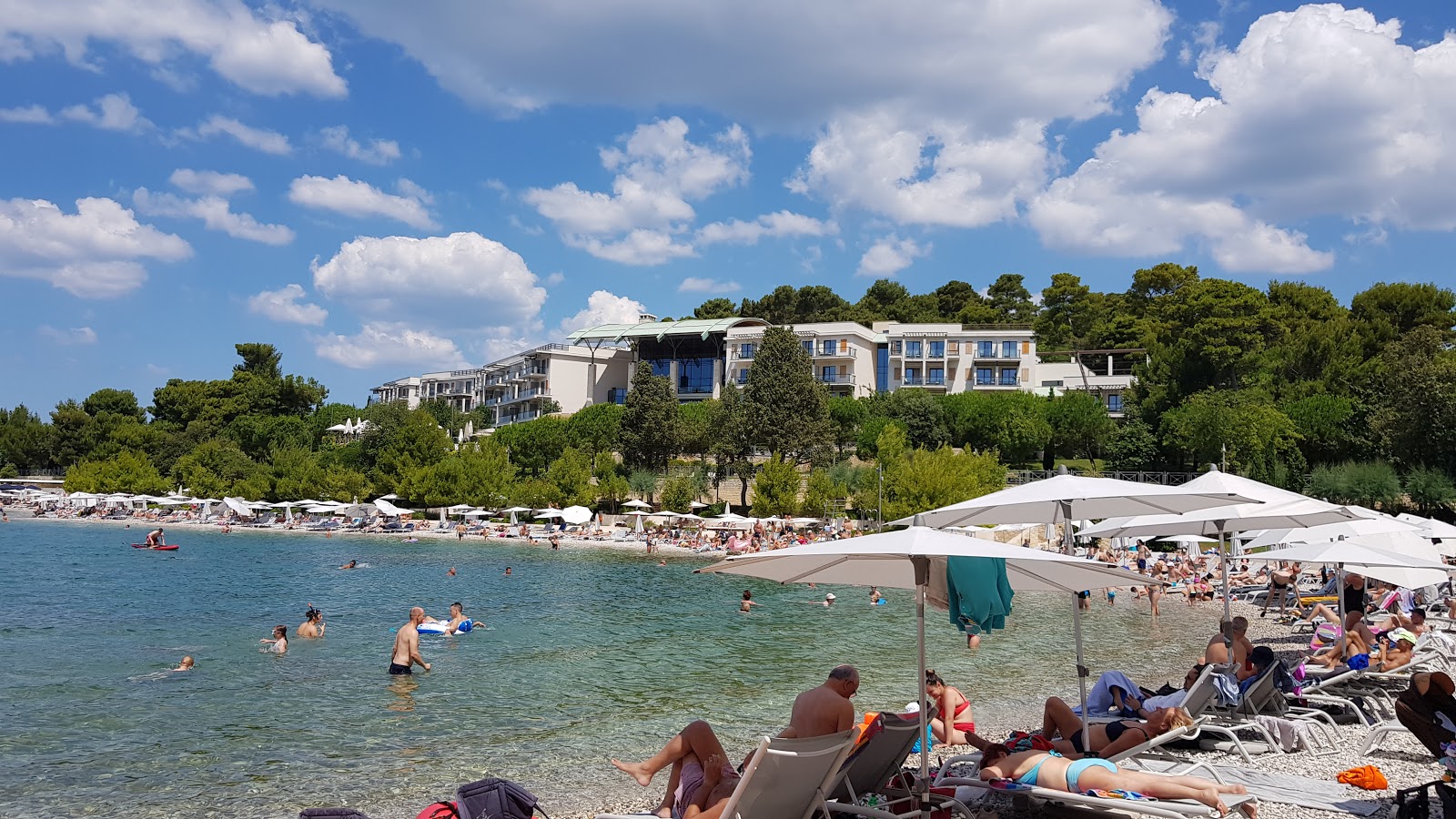 Foto de Playa Mulini con agua cristalina superficie