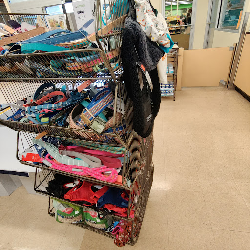 Pet Supply Store «Petco Animal Supplies», reviews and photos, 517 N 3rd Pl, Manhattan, KS 66502, USA
