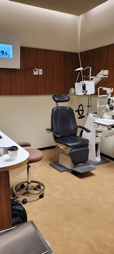 Optometrist «Webb & Associates Family Eye Care of Indiana», reviews and photos, 757 E Lewis and Clark Pkwy, Clarksville, IN 47129, USA