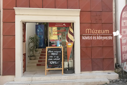 Joviális kávézó a szentendrei Kovács Margit Kerámiamúzeumban