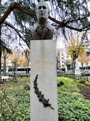 Square Jean Mermoz à Neuilly-sur-Seine