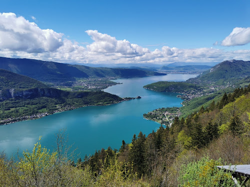 Vue sur le lac d'annecy à Talloires-Montmin