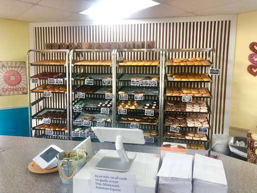 Donut Shop «Jupiter Donut Factory», reviews and photos, 141 Center St, Jupiter, FL 33458, USA