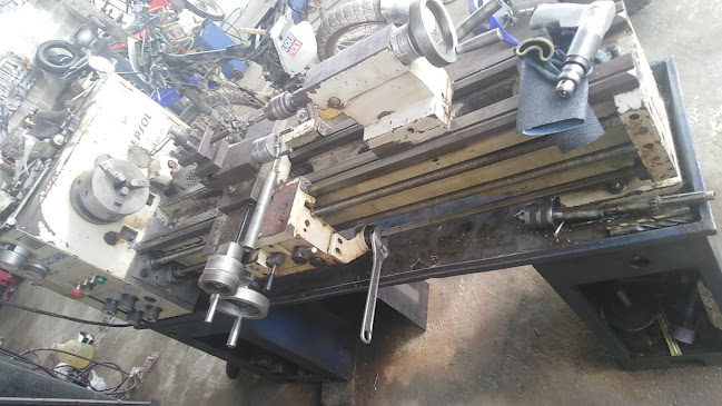 Opinii despre Taller De Motos LA CLINICA DE MOTOS EL FLACO în Santo Domingo de los Colorados - Tienda de motocicletas