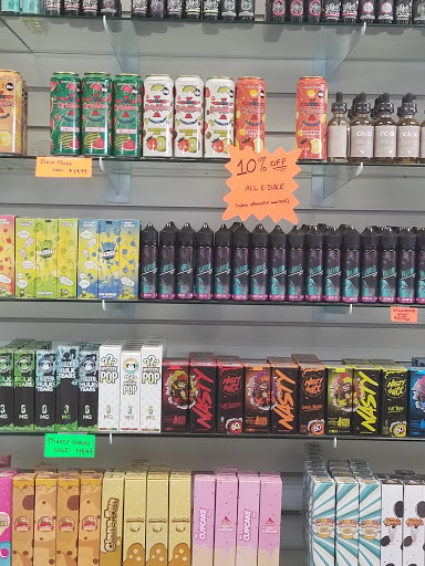 Tobacco Shop «Habits Vape & Smoke shop», reviews and photos, 8391 Folsom Blvd, Sacramento, CA 95826, USA