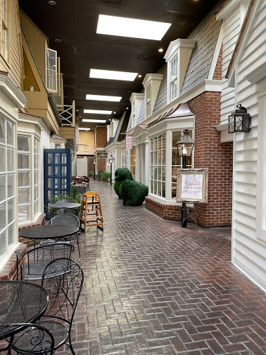 Restaurant «La Baguette French Bread and Pastry Shop», reviews and photos, 3088 Poplar Ave, Memphis, TN 38111, USA