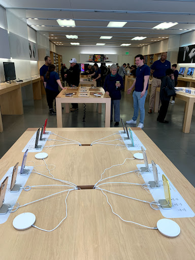 Computer Store «Apple La Encantada», reviews and photos, 2905 E Skyline Dr, Tucson, AZ 85718, USA
