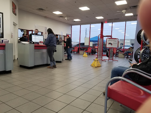 Tire Shop «Discount Tire Store - Tomball, TX», reviews and photos, 14239 Farm to Market 2920, Tomball, TX 77377, USA