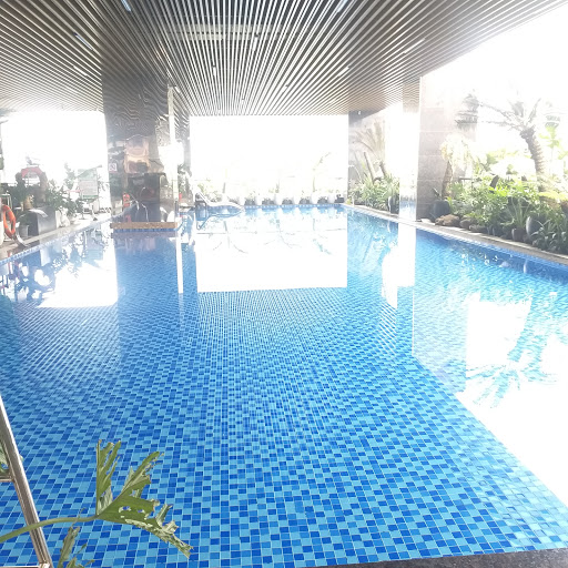 Bể bơi 4 mùa Tropical Pool