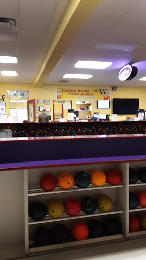 Bowling Alley «Mt Hood Lanes», reviews and photos, 2311 E Powell Blvd, Gresham, OR 97080, USA